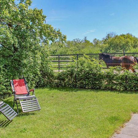 2 Bedroom Awesome Home In Udenhout Exterior foto